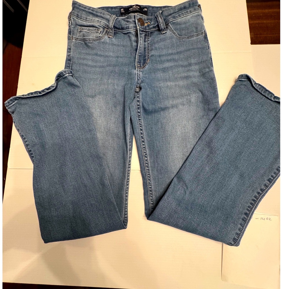 Hollister Low Rise Flare Jeans Medium Wash Denim Blue Womens Size 0S 25W x 31L
